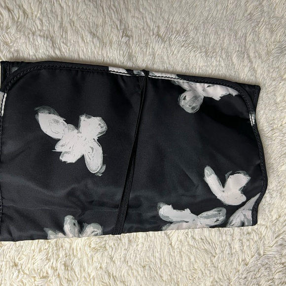Marc Jacob’s black floral diaper bag with changing pad. - Picture 2 of 16